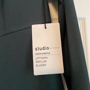 NWT womens Studio by Torrid Uptown Peplum blazer